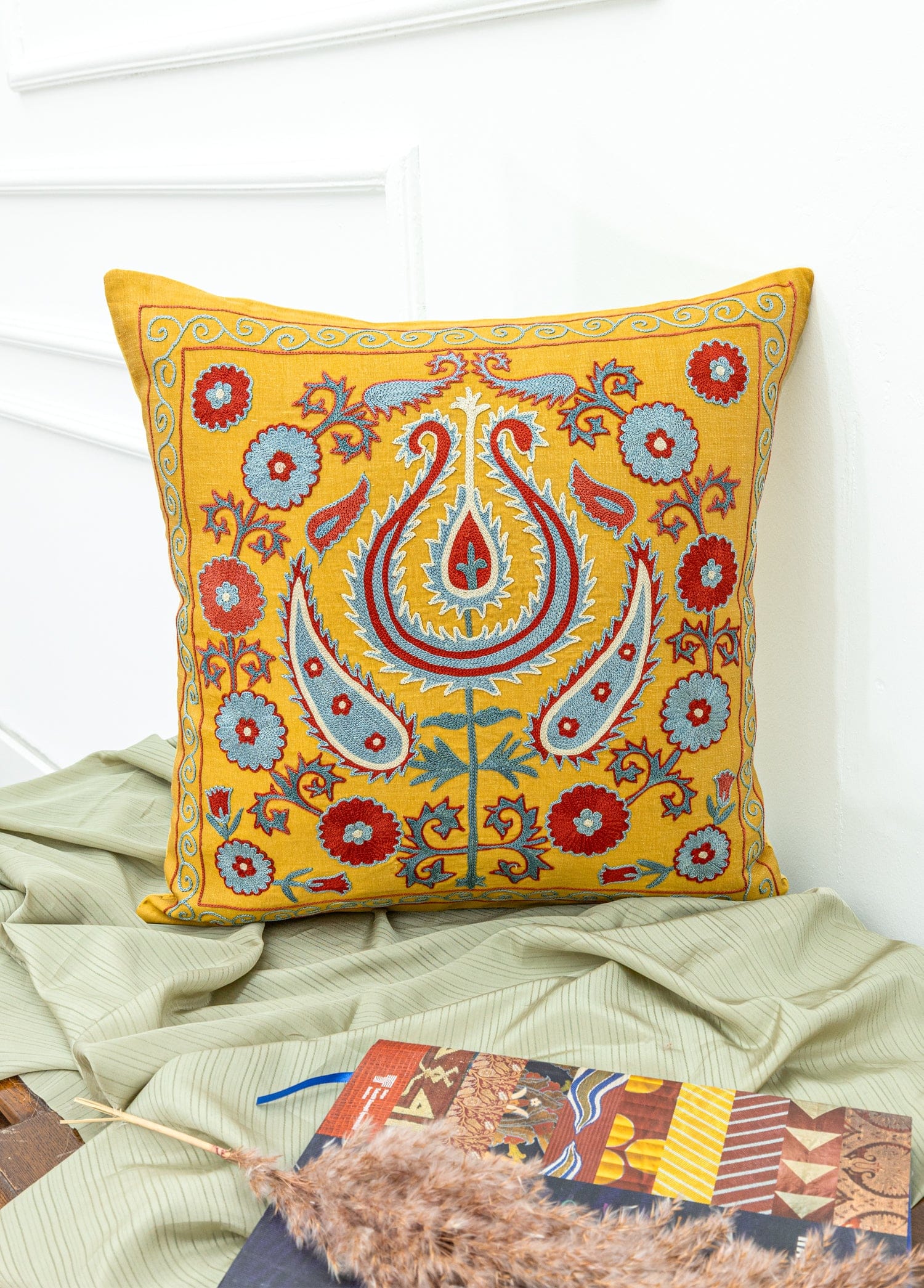 Geray İpek Suzani Kırlent 50x50 cm