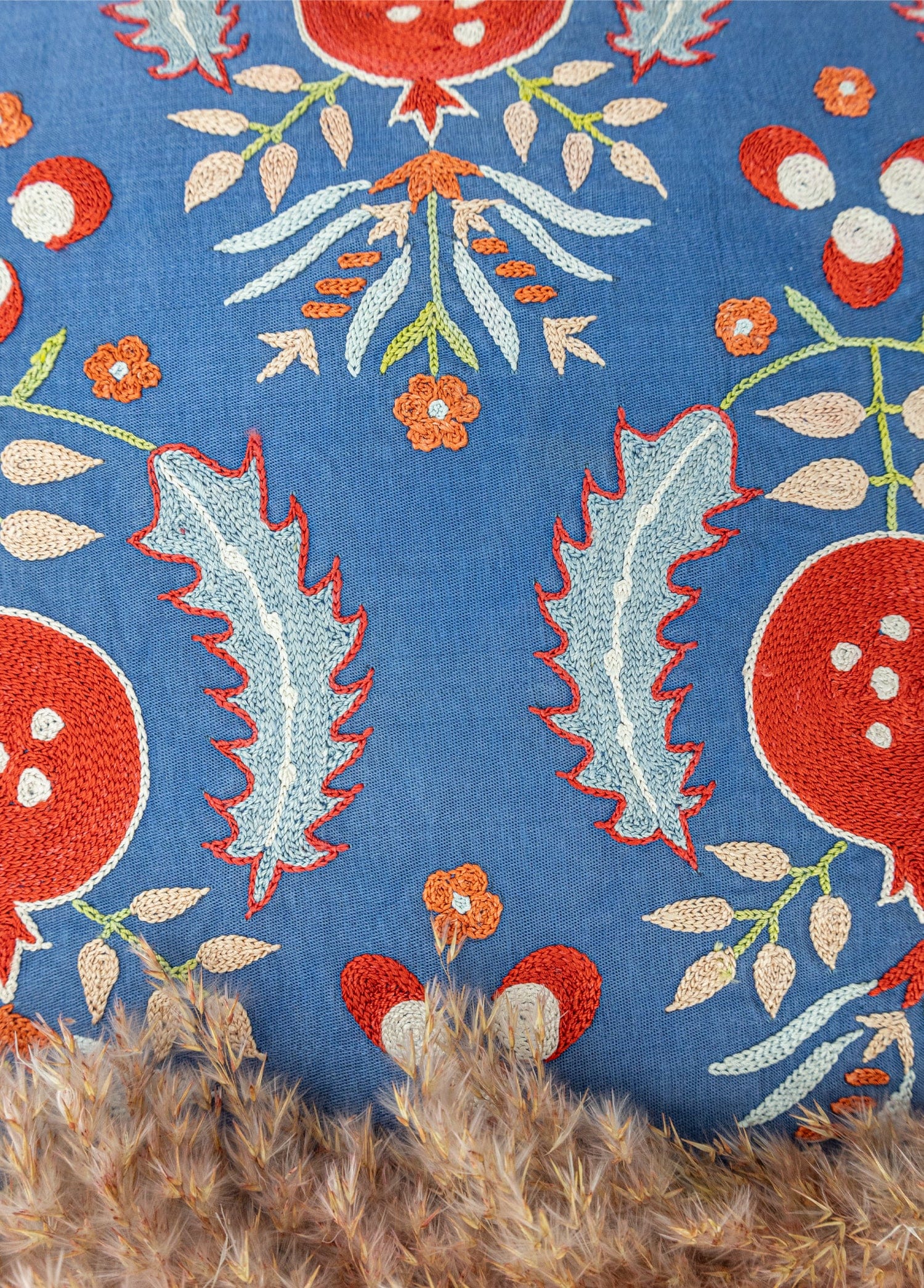 Adin Nar Desenli İpek Kırlent 50x50 cm