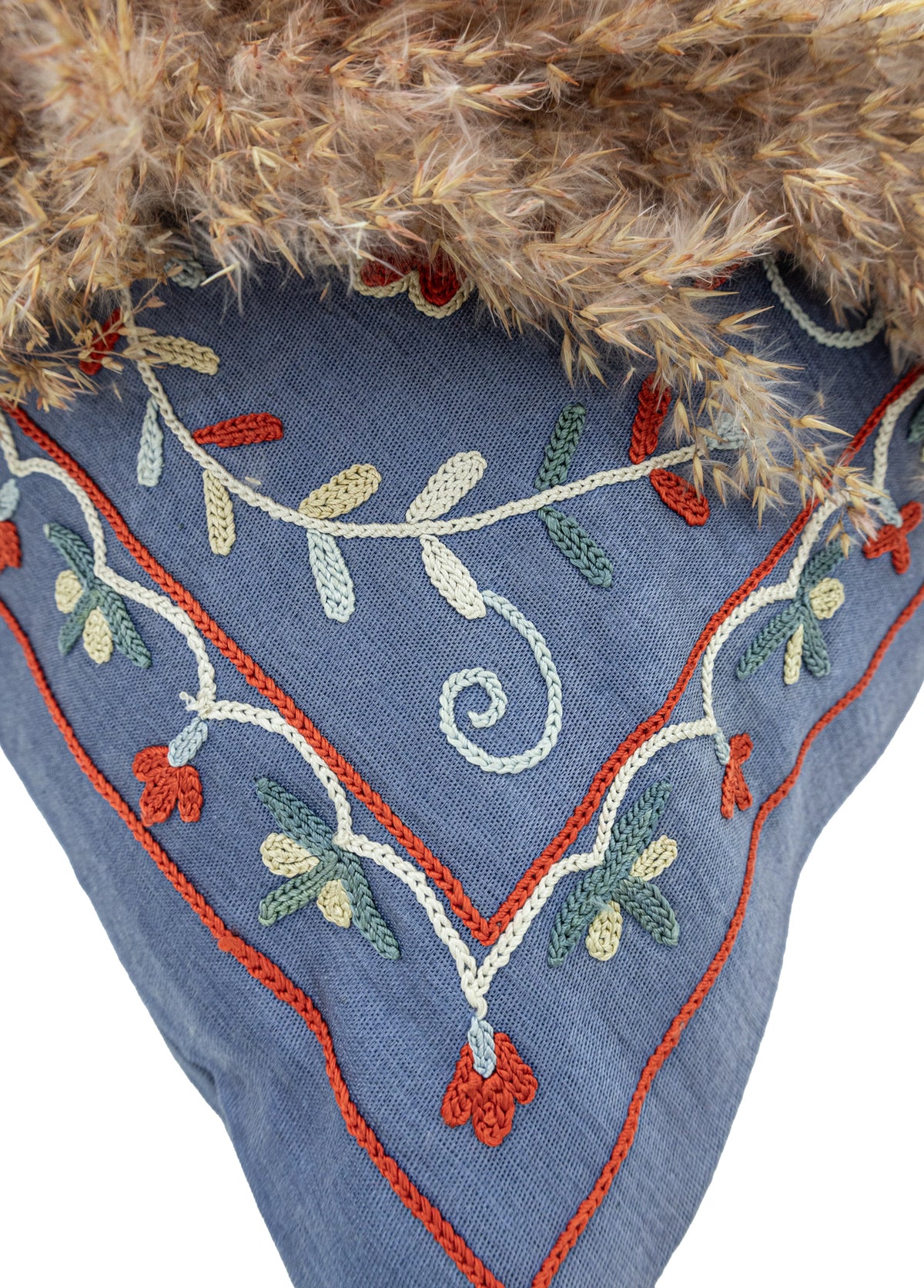 Yade İpek İşlemeli Kırlent 50x50 cm