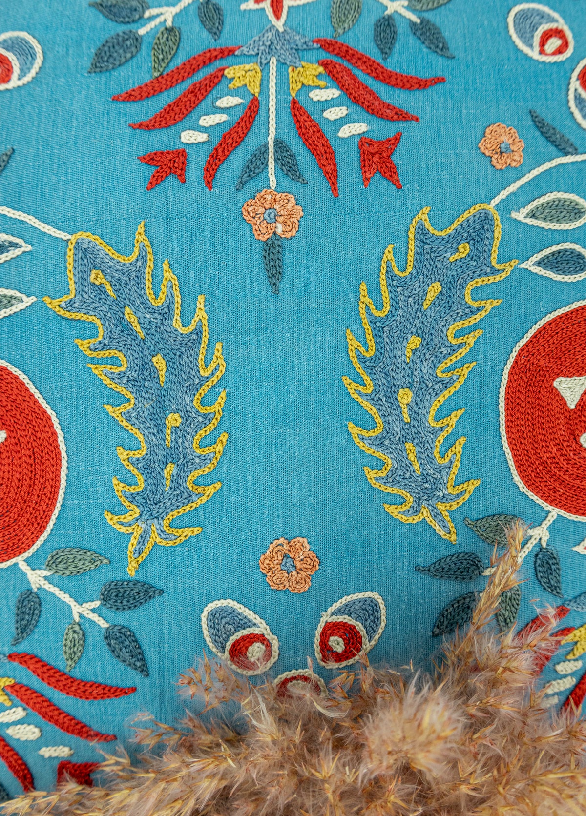 Oryel İşlemeli İpek Kırlent 50x50 cm