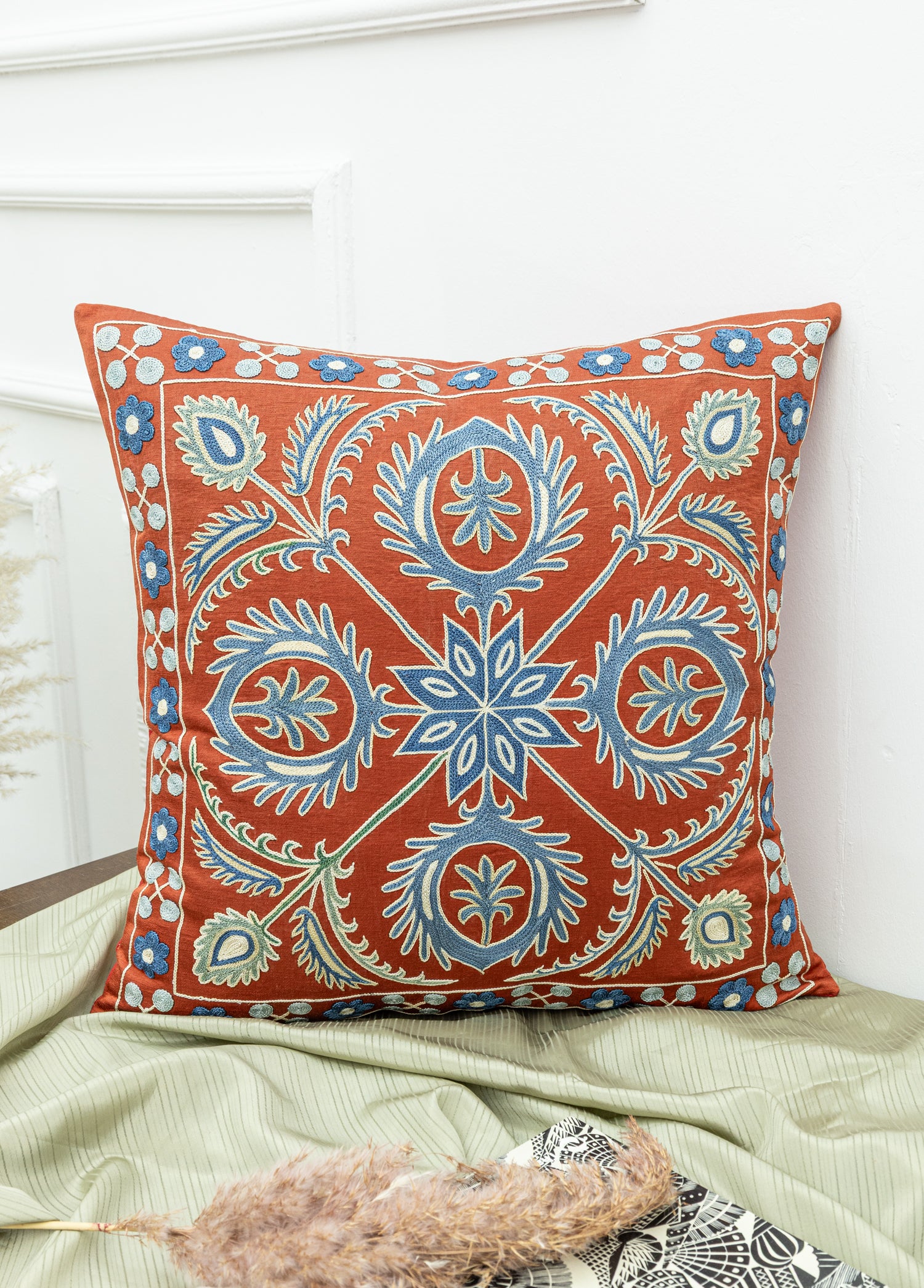 Kharun İpek Suzani Kırlent 50x50 cm