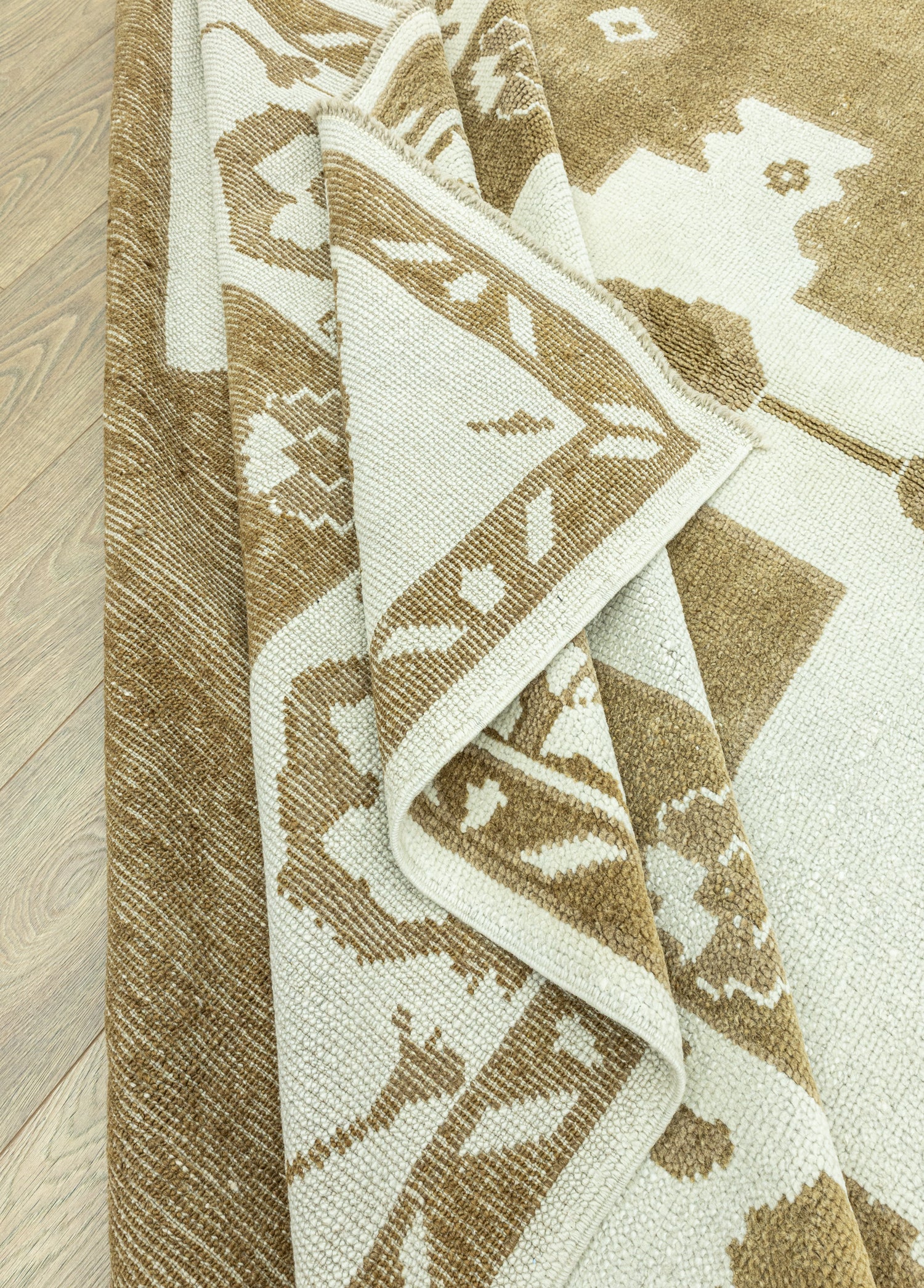 Anemon İlkel Tasarımlı Yün Halı 315x425 cm