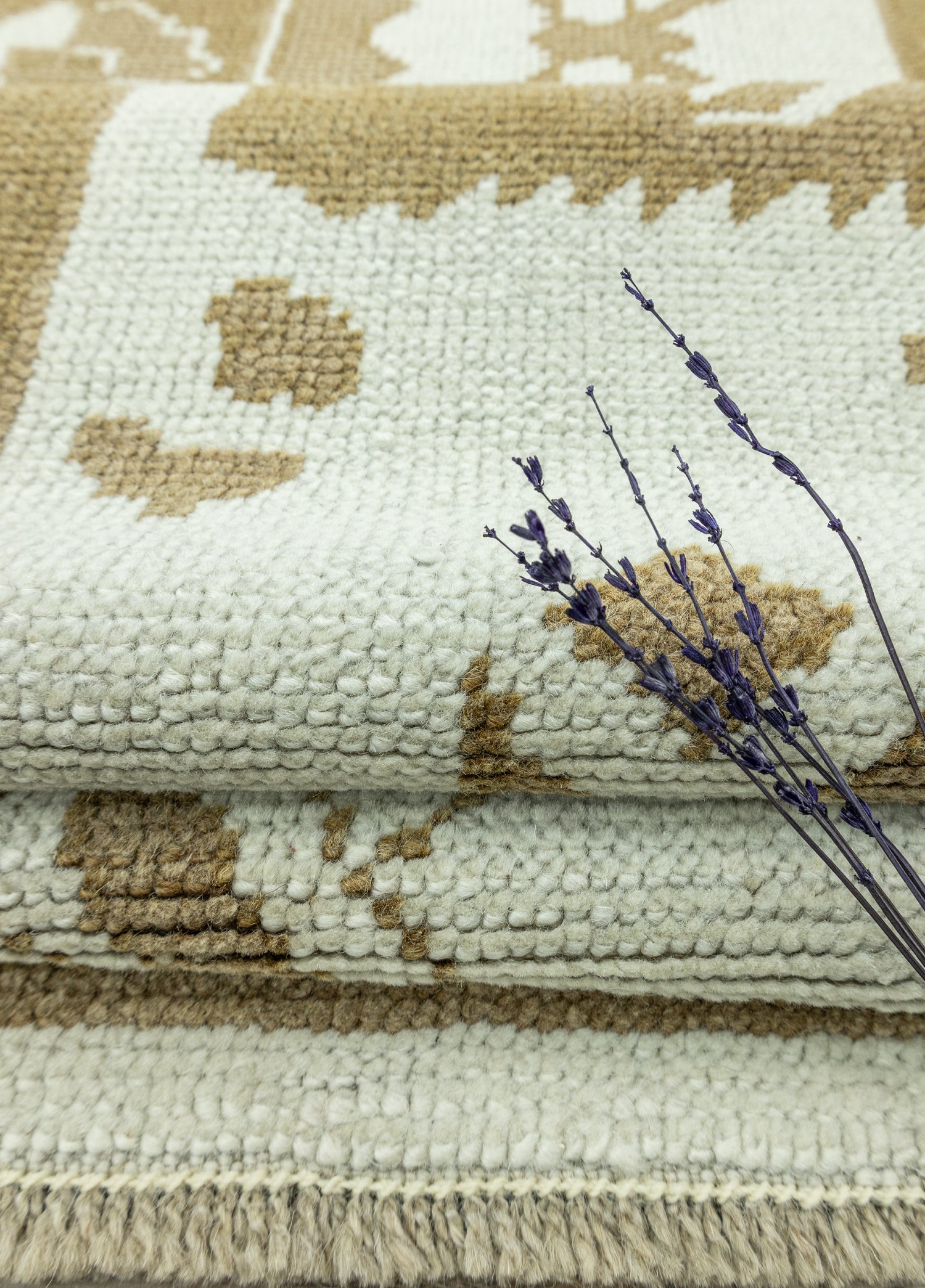 Anemon İlkel Tasarımlı Yün Halı 315x425 cm