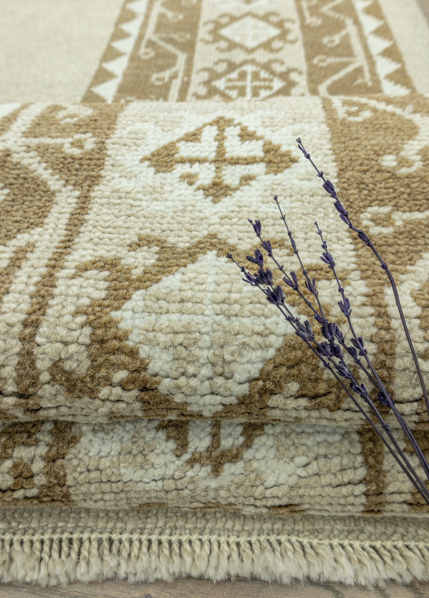 Alcea Dekoratif Büyük El Dokuma Halı 306x435 cm