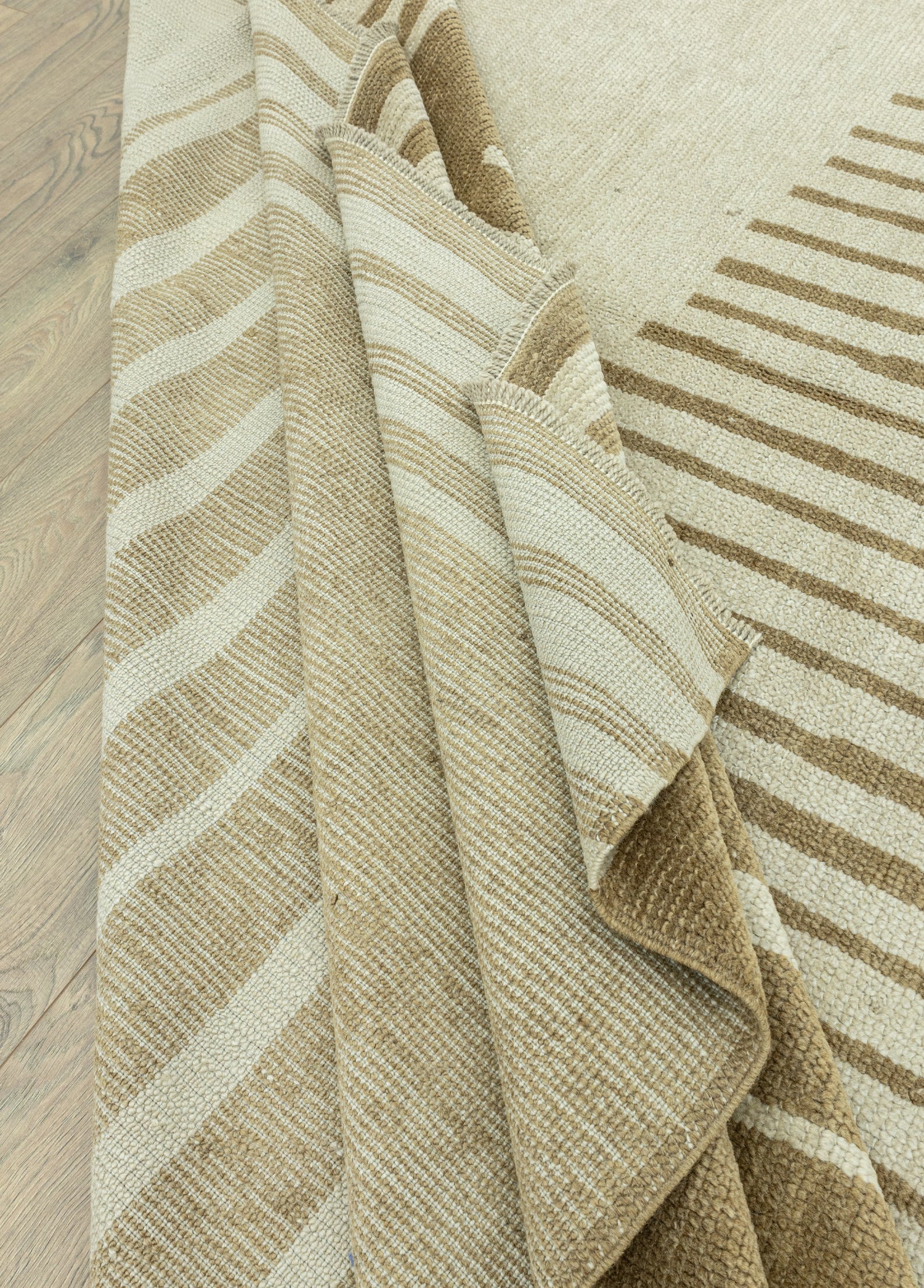 Birgos Soyut Desenli Dekoratif Halı 319x345 cm