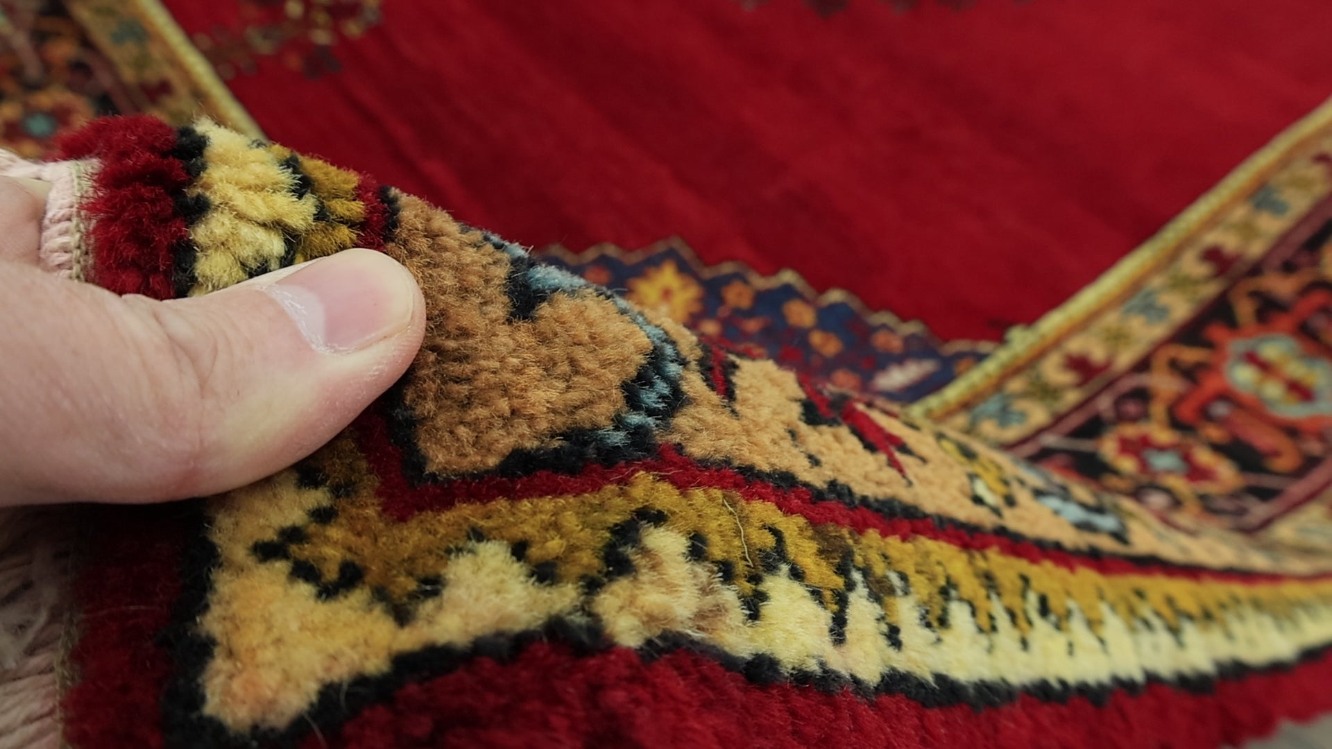 Load video: Nigora El Dokuma Sille Rum Halı 278x281 cm