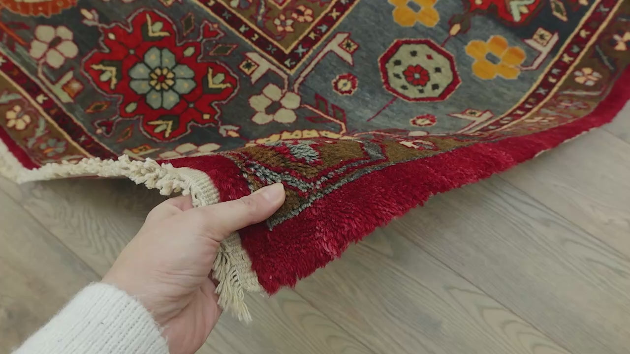 Load video: Devin El Dokuma Antika Saray Halısı 387x427 cm